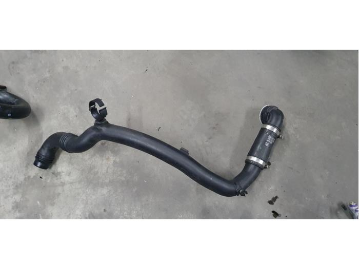 Gebruikte Intercooler Buis Opel Corsa E 1.0 SIDI Turbo 12V Prijs € 25,00 Margeregeling aangeboden door De Witte Boerderij AutoMotive