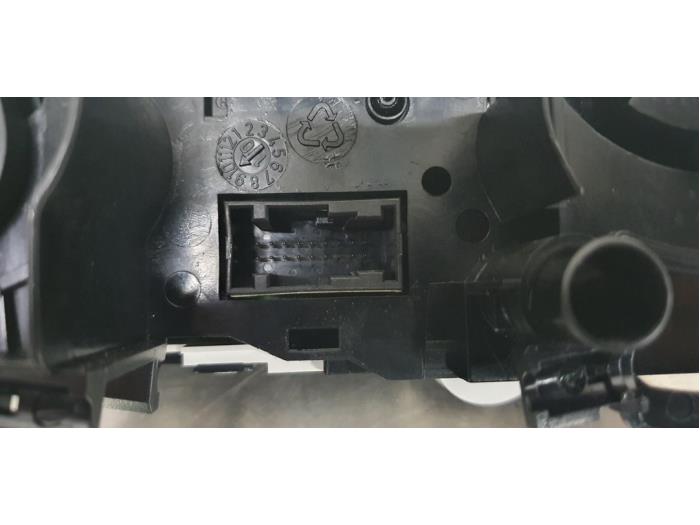Kachel Bedieningspaneel van een Mitsubishi Colt (Z2/Z3) 1.3 16V 2011