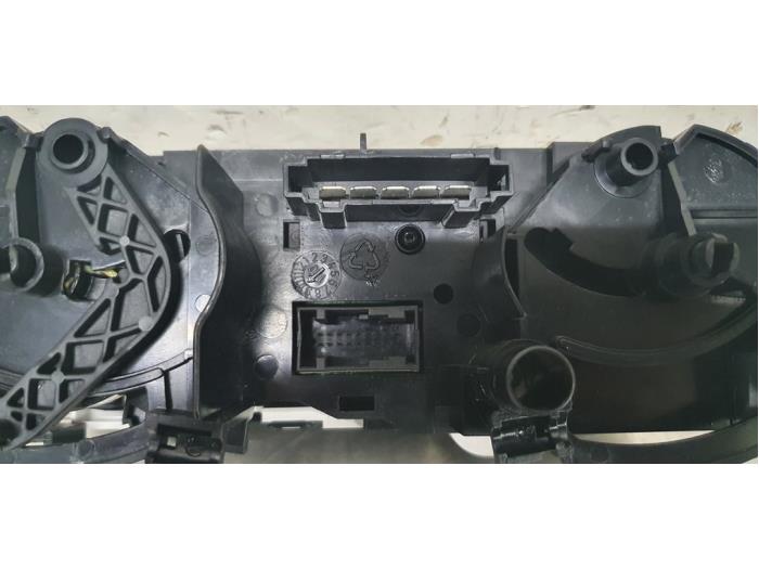 Kachel Bedieningspaneel van een Mitsubishi Colt (Z2/Z3) 1.3 16V 2011