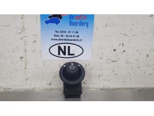 Gebruikte Schakelaar Spiegel Ford Mondeo III 1.8 16V Prijs € 10,00 Margeregeling aangeboden door De Witte Boerderij AutoMotive