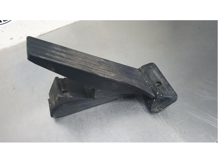 Gaspedaalpositie Sensor van een BMW X3 (F25) xDrive20d 16V 2012