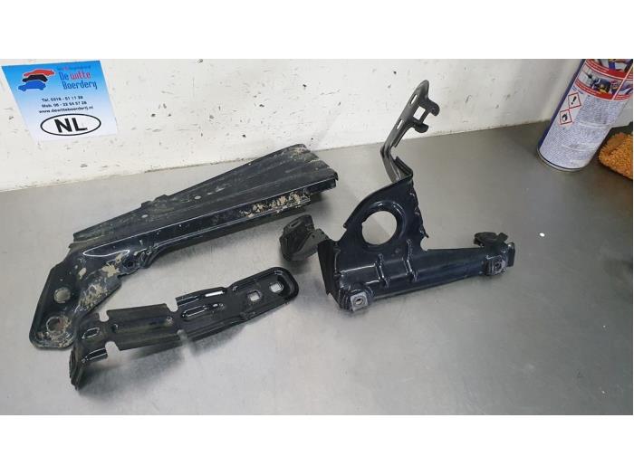 Gebruikte Frontdeel steun BMW X3 (F25) xDrive20d 16V Prijs € 25,00 Margeregeling aangeboden door De Witte Boerderij AutoMotive