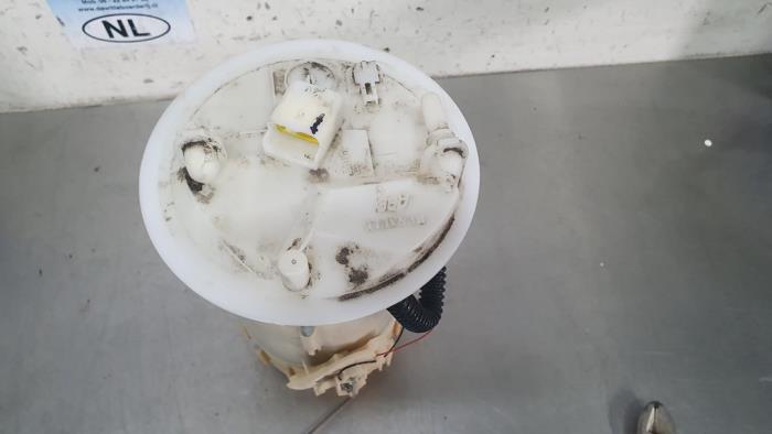 Gebruikte Tank element Pomp Renault Scénic II (JM) 1.6 16V Prijs € 35,00 Margeregeling aangeboden door De Witte Boerderij AutoMotive