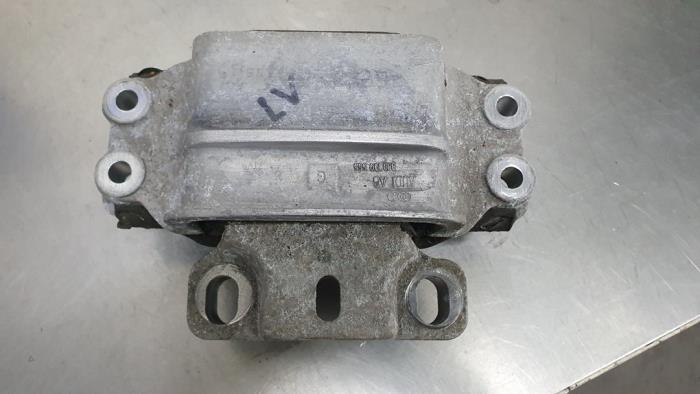 Gebruikte Versnellingsbak Steun Volkswagen Golf II (19E) 1.3 Prijs € 20,00 Margeregeling aangeboden door De Witte Boerderij AutoMotive