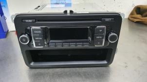 Gebruikte Radio CD Speler Volkswagen Transporter Prijs € 90,75 Inclusief btw aangeboden door De Witte Boerderij B.V.