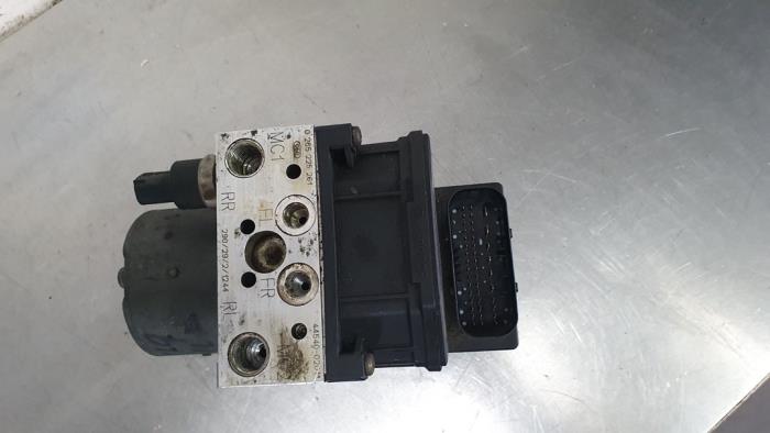 Gebruikte ABS Pomp Toyota Corolla (E12) 1.8 16V TS VVT-i Prijs € 150,00 Margeregeling aangeboden door De Witte Boerderij AutoMotive