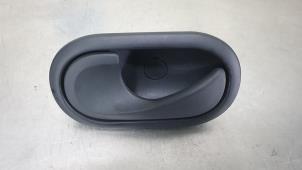 Gebruikte Greep achterdeur Bus-Bestel Mercedes Citan (415.6) 1.5 108 CDI Euro 6 Prijs € 10,00 Margeregeling aangeboden door De Witte Boerderij AutoMotive