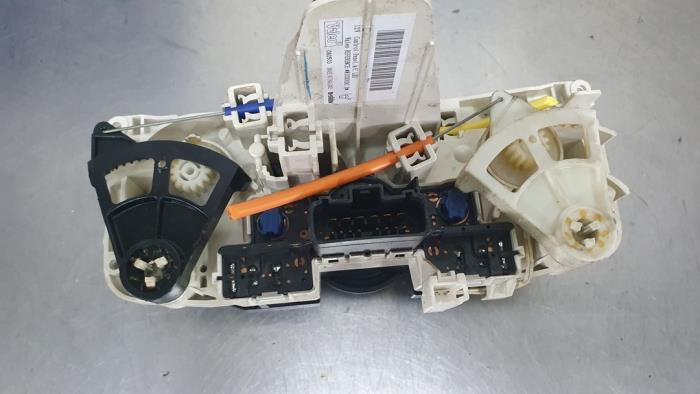 Kachel Bedieningspaneel van een Nissan Note (E11) 1.6 16V 2008