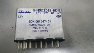 Gebruikte Richtingaanwijzer relais Mercedes 190 (W201) 2.0 E Kat. Prijs € 35,00 Margeregeling aangeboden door De Witte Boerderij AutoMotive