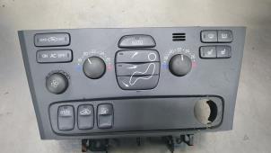 Gebruikte Chaufage Bedieningspaneel Volvo V70 (SW) 2.4 D5 20V Prijs € 45,00 Margeregeling aangeboden door De Witte Boerderij AutoMotive