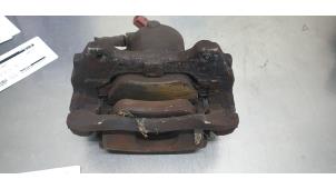 Gebruikte Remklauw (Tang) links-voor Peugeot Bipper (AA) 1.4 HDi Prijs € 40,00 Margeregeling aangeboden door De Witte Boerderij AutoMotive