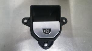 Gebruikte Schakelaar handrem Landrover Evoque Prijs € 25,00 Margeregeling aangeboden door De Witte Boerderij AutoMotive