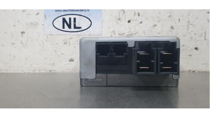 Computer Stuurbekrachtiging van een Renault Twingo II (CN) 1.2 16V 2010