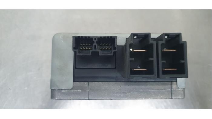 Computer Stuurbekrachtiging van een Renault Twingo II (CN) 1.2 16V 2010