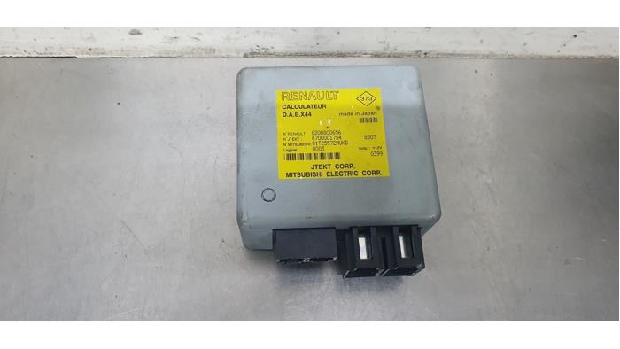 Gebruikte Stuurbekrachtiging Computer Renault Twingo II (CN) 1.5 dCi 90 FAP Prijs € 35,00 Margeregeling aangeboden door De Witte Boerderij AutoMotive