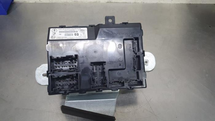 Computer Body Control van een Ford Transit Courier 1.5 TDCi 75 2018