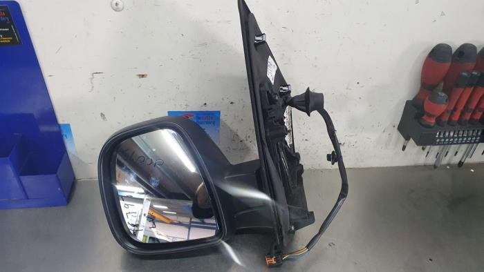 Buitenspiegel links van een Toyota ProAce 2.0 D-4D 177 16V Worker 2019