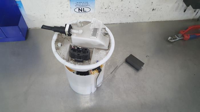 Gebruikte Tank element Pomp Ford Fiesta 7 1.0 EcoBoost 12V Prijs € 35,00 Margeregeling aangeboden door De Witte Boerderij AutoMotive