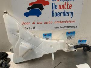 Gebruikte Ruitensproeiertank voor BMW X6 (F16) M50d 3.0 24V Prijs € 50,00 Margeregeling aangeboden door De Witte Boerderij B.V.