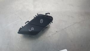 Gebruikte Schakelaar Centr. Deurvergrendeling Mercedes Sprinter 5t (907.6) 314 CDI 2.1 D RWD Prijs € 25,00 Margeregeling aangeboden door De Witte Boerderij AutoMotive