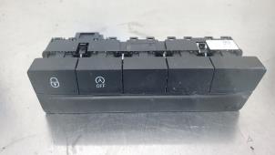 Gebruikte Start/Stop schakelaar Skoda Octavia Combi (5EAC) 1.6 TDI GreenTec 16V Prijs € 15,00 Margeregeling aangeboden door De Witte Boerderij AutoMotive