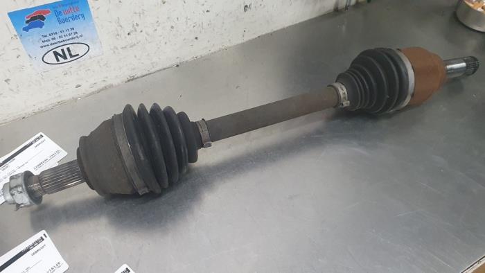 Gebruikte Steekas links-voor Fiat Punto III (199) 1.3 JTD Multijet 80 16V Prijs € 50,00 Margeregeling aangeboden door De Witte Boerderij AutoMotive