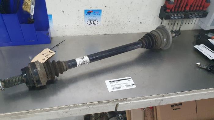 Gebruikte Aandrijfas links-achter BMW X6 (F16) M50d 3.0 24V Prijs € 50,00 Margeregeling aangeboden door De Witte Boerderij AutoMotive