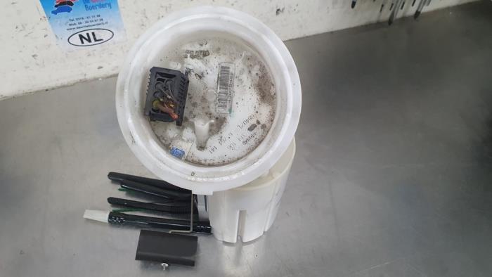 Gebruikte Tank element Pomp BMW 5 serie Touring (E61) 525i 24V Prijs € 50,00 Margeregeling aangeboden door De Witte Boerderij AutoMotive