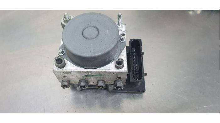 Gebruikte ABS Pomp Nissan Note (E11) 1.5 dCi 90 Prijs € 50,00 Margeregeling aangeboden door De Witte Boerderij AutoMotive