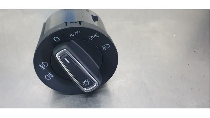 Schakelaar Licht van een Volkswagen T-Roc 1.5 TSI Evo BMT 16V 2019