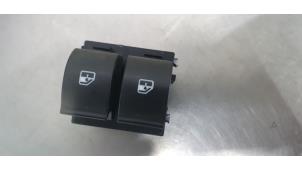 Gebruikte Ruit schakelaar elektrisch Fiat Punto Evo (199) 1.3 JTD Multijet 85 16V Euro 5 Prijs € 10,00 Margeregeling aangeboden door De Witte Boerderij AutoMotive