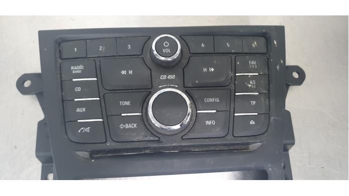 Radiobedienings paneel van een Opel Mokka 2015