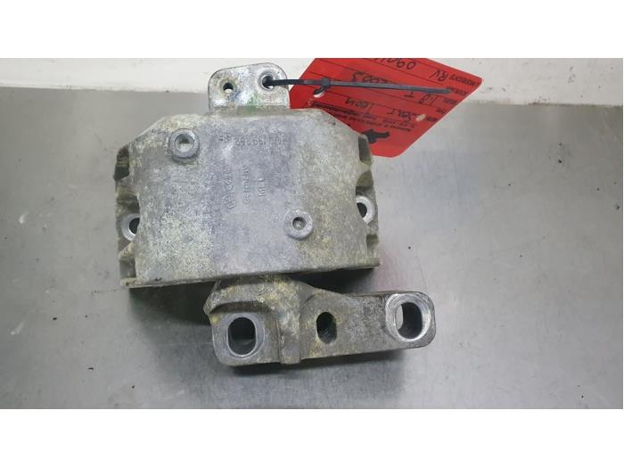Gebruikte Motorsteun Seat Leon (1M1) 1.8 20V Prijs € 15,00 Margeregeling aangeboden door De Witte Boerderij AutoMotive