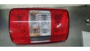 Gebruikte Achterlicht rechts Volkswagen Caddy Combi III (2KB,2KJ) Prijs € 25,00 Margeregeling aangeboden door De Witte Boerderij AutoMotive