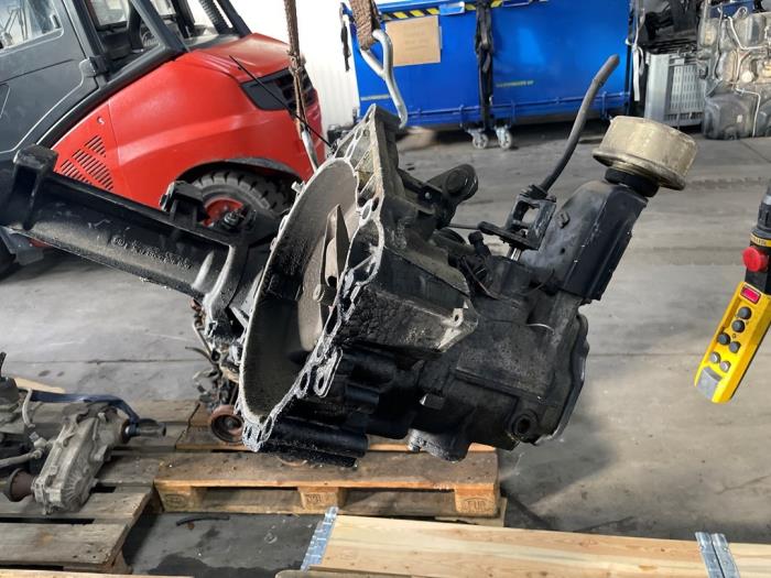 Gebruikte Versnellingsbak Volkswagen Transporter/Caravelle T4 1.9 D,Caravelle Prijs € 350,00 Margeregeling aangeboden door De Witte Boerderij AutoMotive