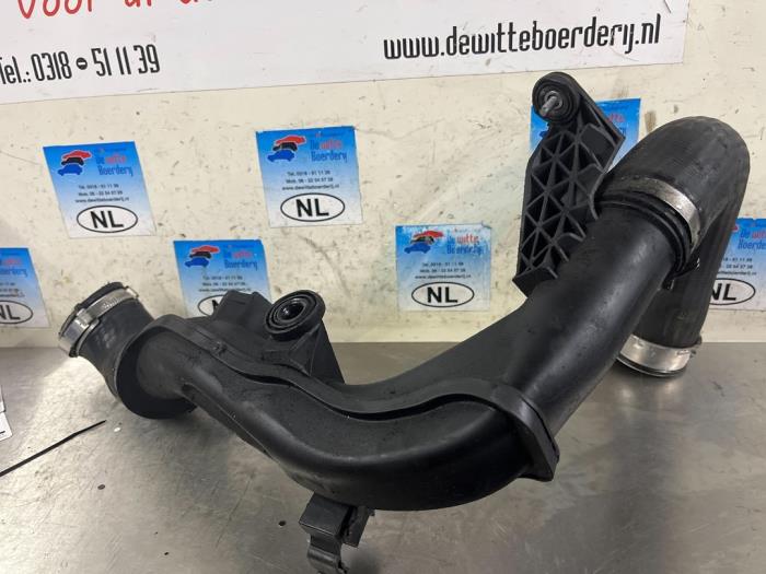 Gebruikte Intercooler Buis Volkswagen Golf VI (5K1) 2.0 TDI 16V Prijs € 25,00 Margeregeling aangeboden door De Witte Boerderij AutoMotive