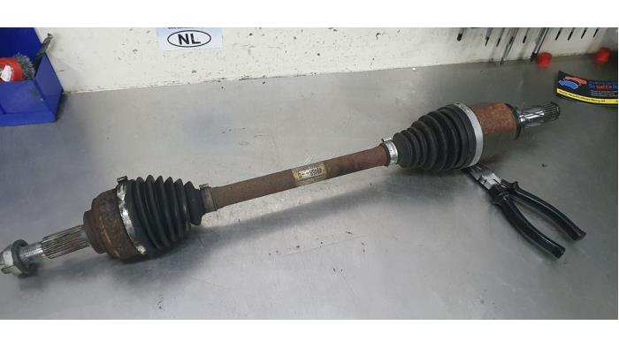 Gebruikte Aandrijfas links-voor Dacia Logan MCV II/III/Sandero Wagon 0.9 TCE 12V LPG Prijs € 50,00 Margeregeling aangeboden door De Witte Boerderij AutoMotive