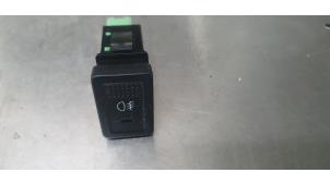 Gebruikte Schakelaar Mistlamp Suzuki Swift (ZA/ZC/ZD1/2/3/9) 1.3 VVT 16V Prijs € 10,00 Margeregeling aangeboden door De Witte Boerderij AutoMotive