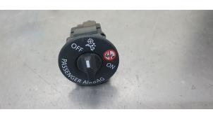 Gebruikte Airbag schakelaar Renault Twingo III (AH) 1.0 SCe 70 12V Prijs € 5,00 Margeregeling aangeboden door De Witte Boerderij AutoMotive