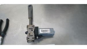 Gebruikte Stoelmotor Porsche Cayenne II (92A) 3.0 D V6 24V Prijs € 50,00 Margeregeling aangeboden door De Witte Boerderij AutoMotive