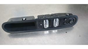 Gebruikte Elektrisch Raam Schakelaar Mini Countryman Prijs € 45,00 Margeregeling aangeboden door De Witte Boerderij AutoMotive