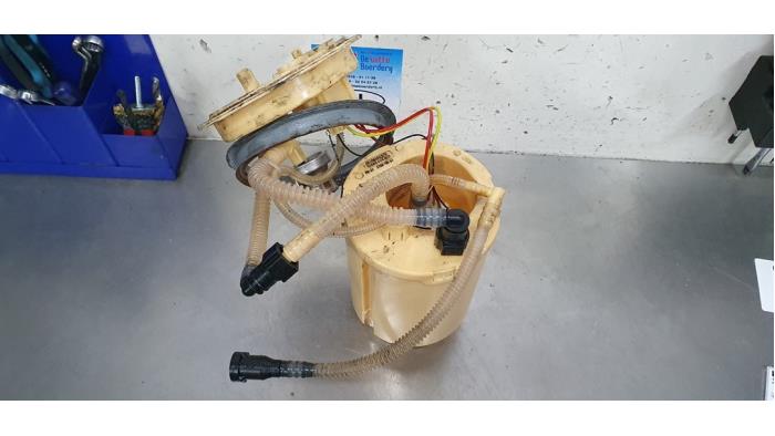 Gebruikte Tank element Pomp Porsche Cayenne II (92A) 3.0 D V6 24V Prijs € 125,00 Margeregeling aangeboden door De Witte Boerderij AutoMotive