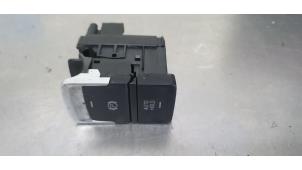 Gebruikte Handrem schakelaar Volkswagen Golf VII (AUA) 2.0 R 4Motion 16V Prijs € 15,00 Margeregeling aangeboden door De Witte Boerderij AutoMotive