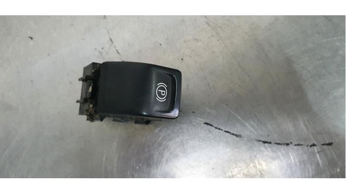 Gebruikte Schakelaar handrem Opel Meriva (B) 1.6 CDTI 16V Prijs € 10,00 Margeregeling aangeboden door De Witte Boerderij AutoMotive