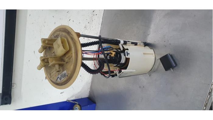 Gebruikte Tank element Pomp Mercedes Sprinter 3t (906.61) 213 CDI 16V Prijs € 50,00 Margeregeling aangeboden door De Witte Boerderij AutoMotive