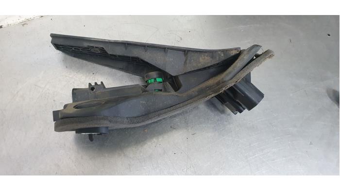 Gebruikte Sensor Gaspedaalpositie Volkswagen Caddy III (2KA,2KH,2CA,2CH) 1.6 TDI 16V Prijs € 10,00 Margeregeling aangeboden door De Witte Boerderij AutoMotive