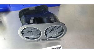 Gebruikte Luchtrooster Dashboard Volkswagen Golf Plus (5M1/1KP) 1.4 TSI 122 16V Prijs € 15,00 Margeregeling aangeboden door De Witte Boerderij AutoMotive