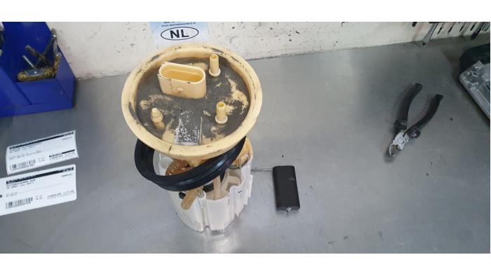 Gebruikte Tank element Pomp Volkswagen Caddy IV 2.0 TDI 102 Prijs € 35,00 Margeregeling aangeboden door De Witte Boerderij AutoMotive