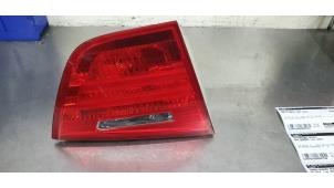 Gebruikte Achterlicht links BMW 3 serie Touring (E91) 320i 16V Prijs € 25,00 Margeregeling aangeboden door De Witte Boerderij AutoMotive