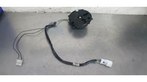 Gebruikte Spiegel motor links Renault Trafic (1FL/2FL/3FL/4FL) 1.6 dCi 90 Prijs € 20,00 Margeregeling aangeboden door De Witte Boerderij AutoMotive